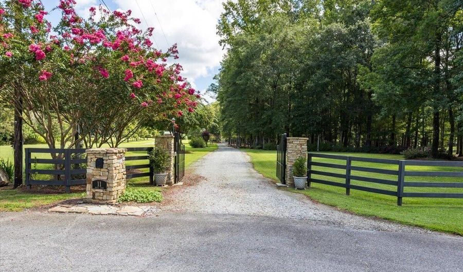 11 River Trce, Macon, GA 31210 - 5 Beds, 4 Bath