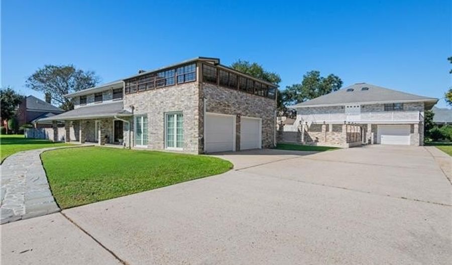 106 CAMBRIDGE Dr, Belle Chasse, LA 70037 - 4 Beds, 7 Bath