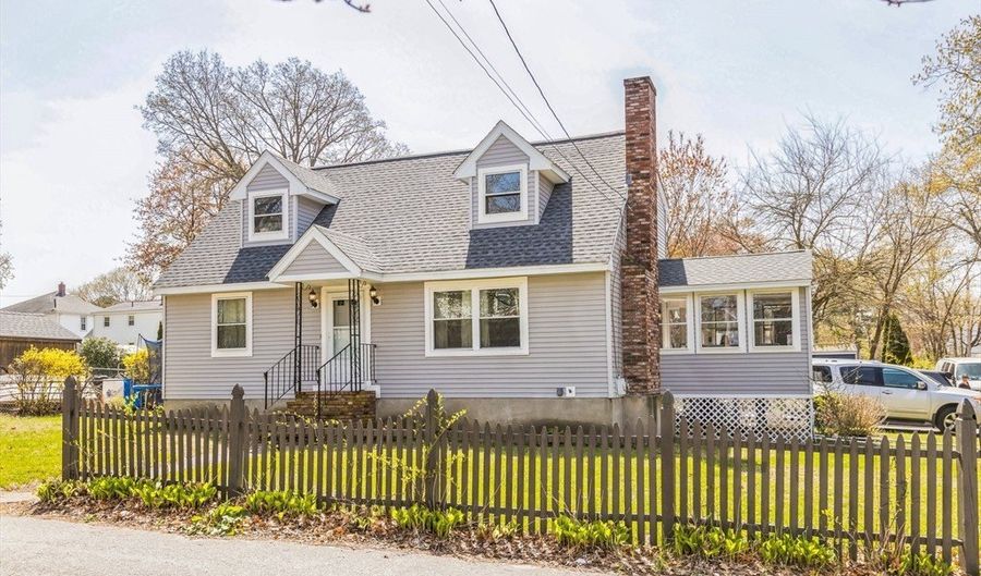 14 Greenville St, Billerica, MA 01821 - 4 Beds, 2 Bath