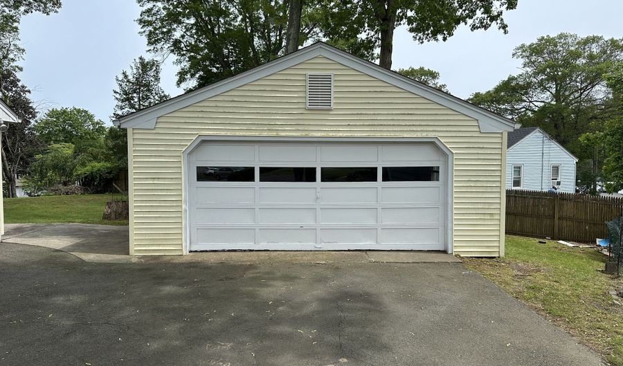 6 Tarinelli Cir, Bridgeport, CT 06606 - 4 Beds, 1 Bath