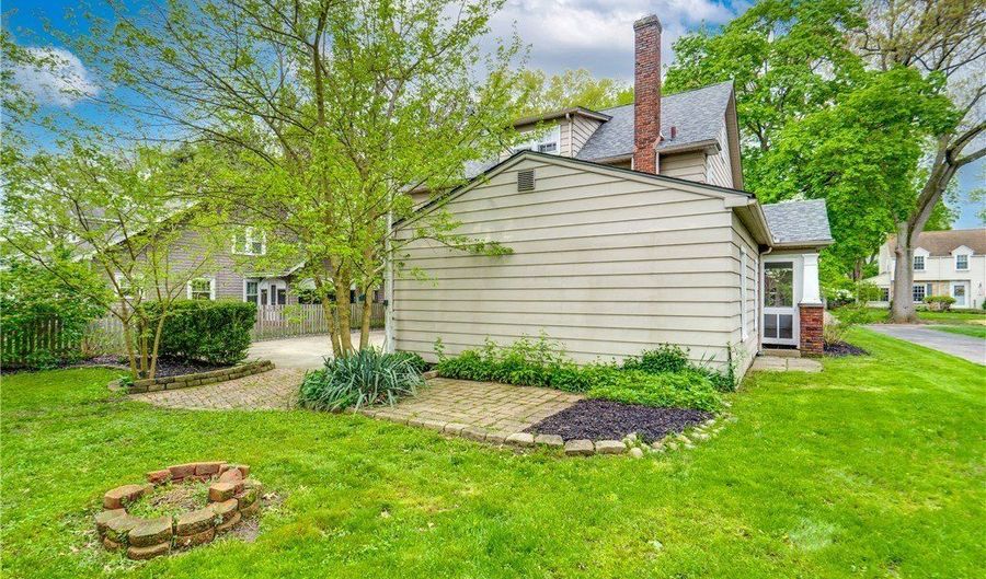 294 Sundale Rd, Akron, OH 44313 - 4 Beds, 3 Bath