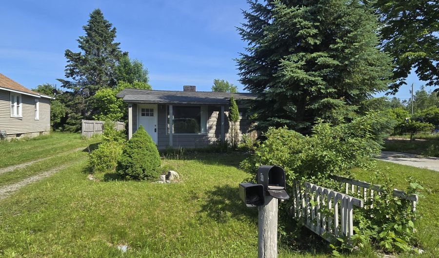 520 Michigan Ave, Alpena, MI 49707 - 2 Beds, 1 Bath