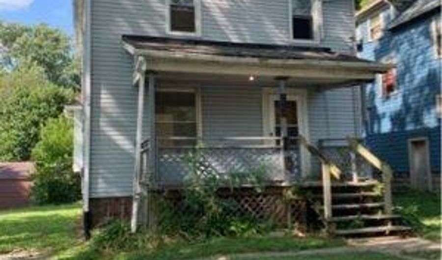945 Clark St, Akron, OH 44306 - 3 Beds, 1 Bath