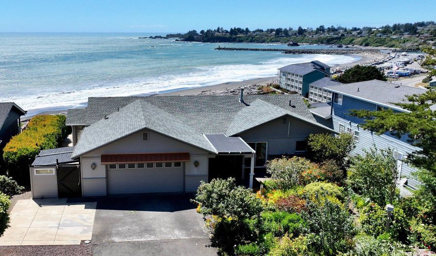15954 SHORT Way, Brookings, OR 97415 - 3 Beds, 3 Bath