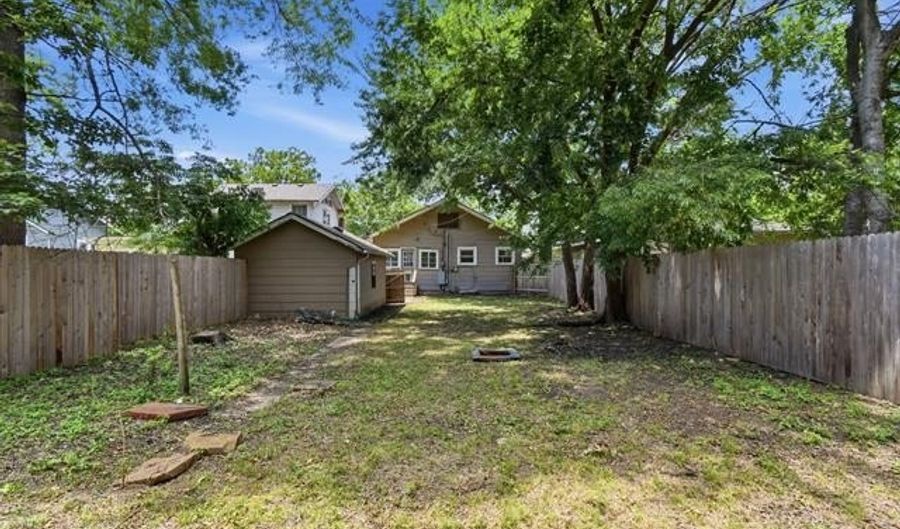 1340 S Johnstone Ave, Bartlesville, OK 74003 - 2 Beds, 1 Bath