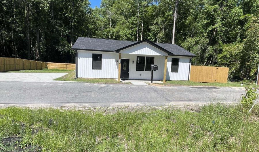 1801 Garden St, Camden, SC 29020 - 3 Beds, 2 Bath