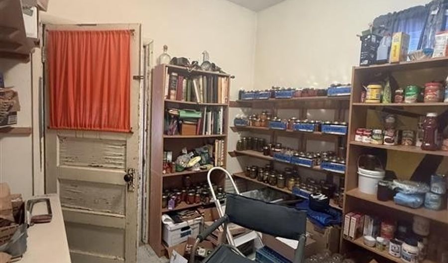 10 W Main St, Byron, WY 82412 - 4 Beds, 2 Bath