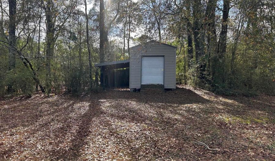 82 BERNARD COUCH Dr, Anniston, AL 36207 - 3 Beds, 2 Bath