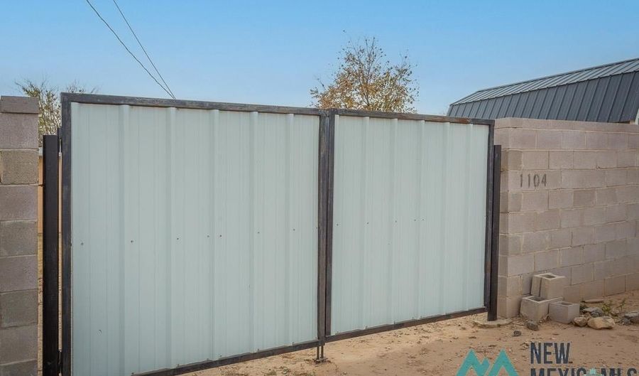 1104 W Yucca Ave, Artesia, NM 88210 - 3 Beds, 1 Bath