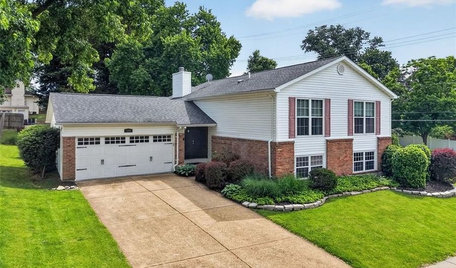 100 Holly Green Dr, Ballwin, MO 63021 - 4 Beds, 3 Bath