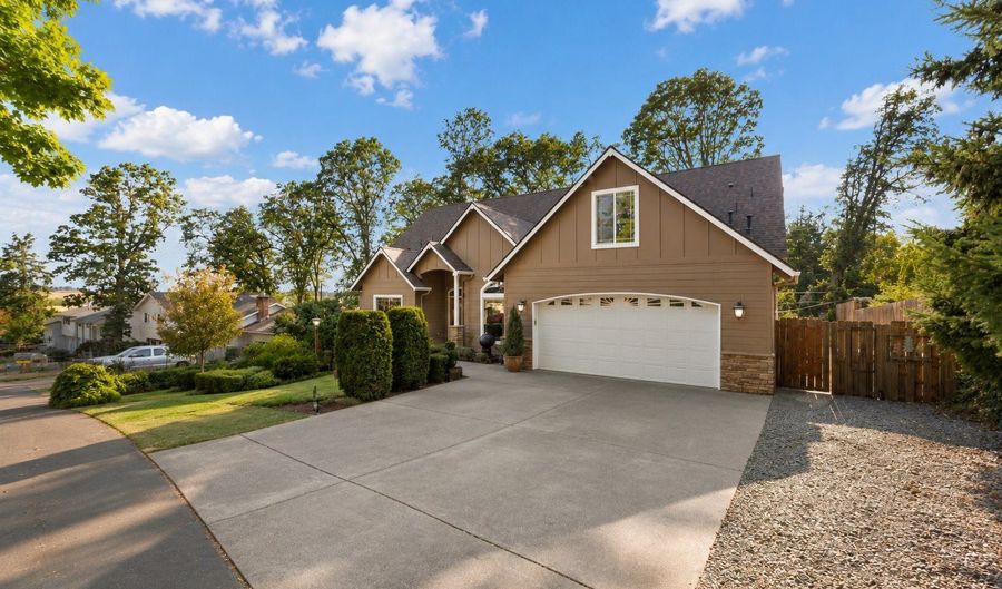 2708 QUINCE St, Albany, OR 97321 - 5 Beds, 5 Bath