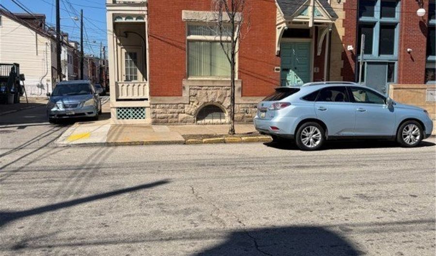 94 S 18th St 2, Airville, PA 15203 - 3 Beds, 2 Bath