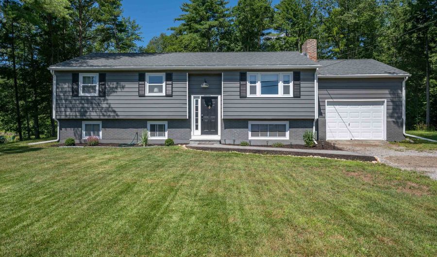 18 Dream Lake Dr, Amherst, NH 03031 - 3 Beds, 2 Bath