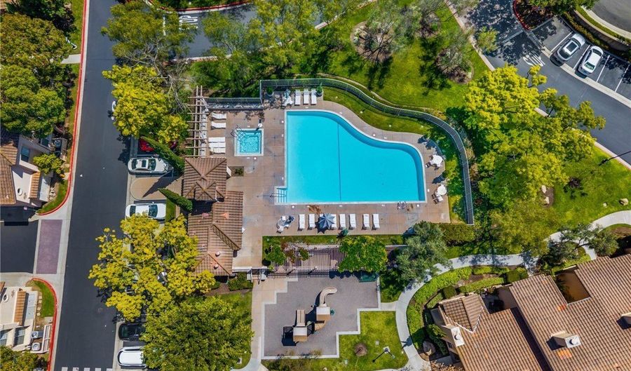 4 Nightingale Dr, Aliso Viejo, CA 92656 - 2 Beds, 3 Bath