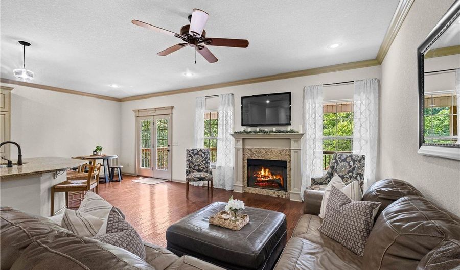 25 Halifax Ln, Bella Vista, AR 72714 - 5 Beds, 3 Bath
