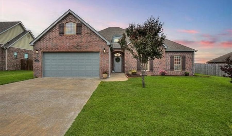 2510 Waterford Ct, Bartlesville, OK 74006 - 4 Beds, 2 Bath