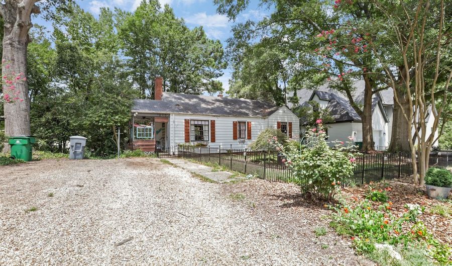 1825 Beckwith Pl, Charlotte, NC 28205 - 3 Beds, 1 Bath
