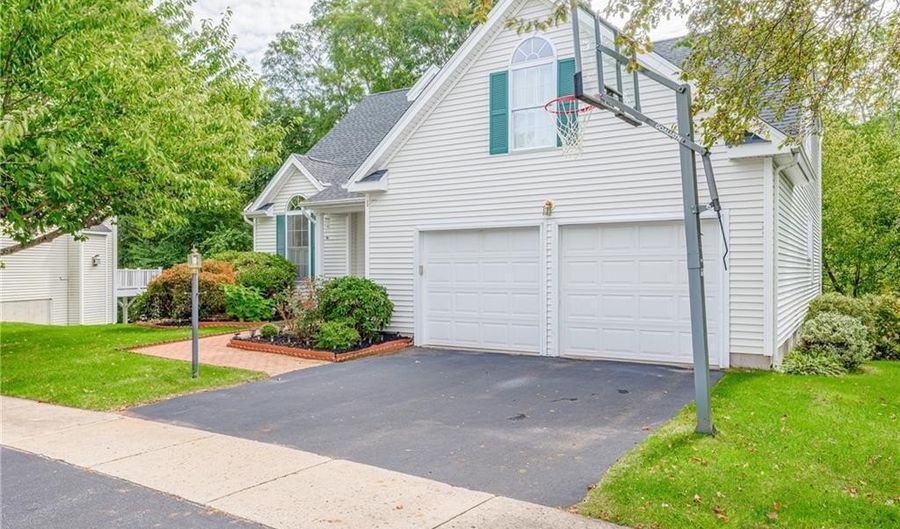 83 Fox Holw 83, Avon, CT 06001 - 3 Beds, 4 Bath