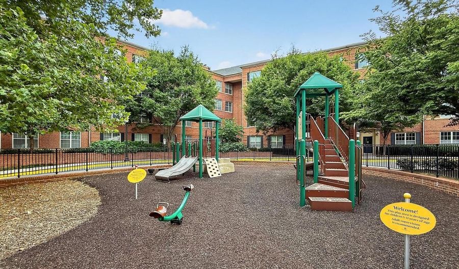 322 N GEORGE MASON Dr, Arlington, VA 22203 - 5 Beds, 5 Bath