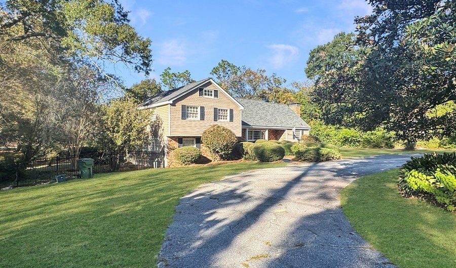 1715 Douglas Dr, Bainbridge, GA 39819 - 5 Beds, 5 Bath