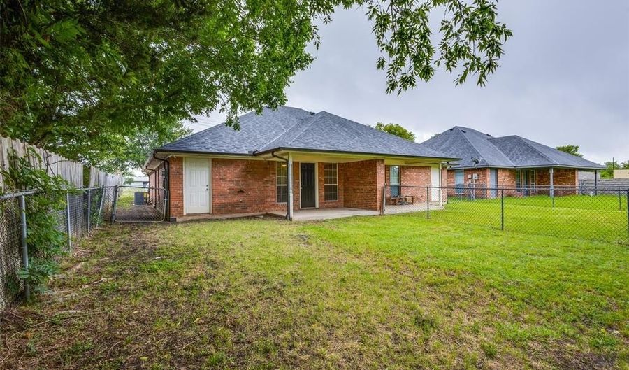 914-916 S Interurban St, Anna, TX 75409 - 2 Beds, 2 Bath