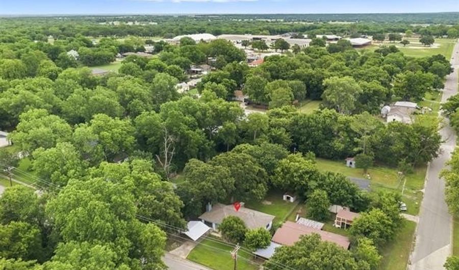 812 Carter, Ardmore, OK 73401 - 3 Beds, 2 Bath