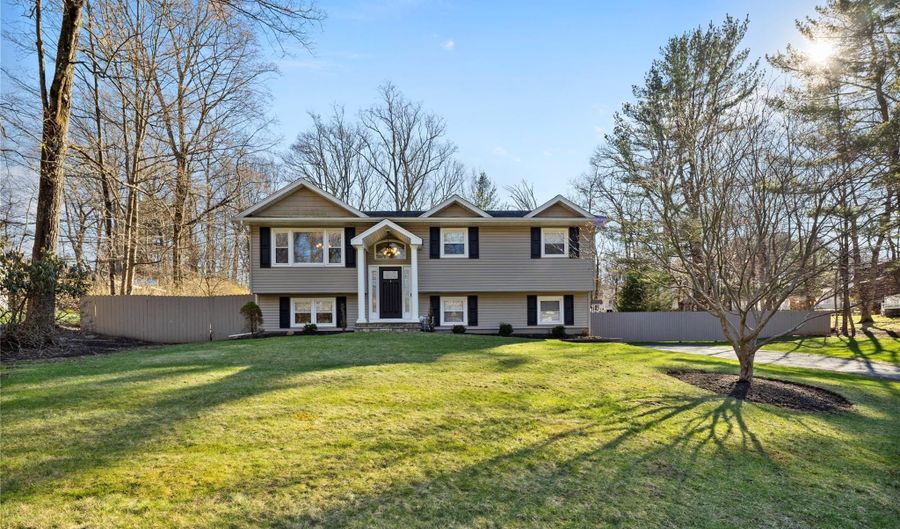 3 Bell Ct, Airmont, NY 10901 - 5 Beds, 2 Bath