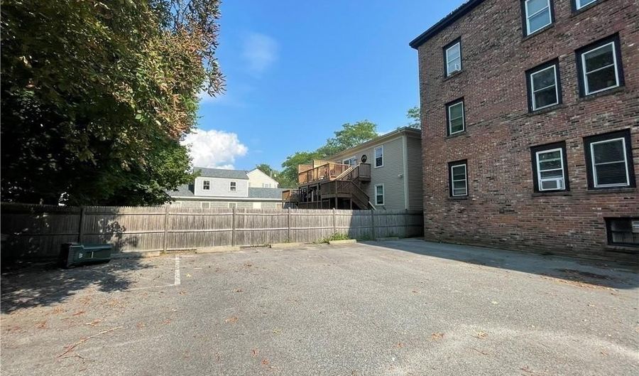 3 Bay View Ave 5, Bristol, RI 02809 - 2 Beds, 1 Bath