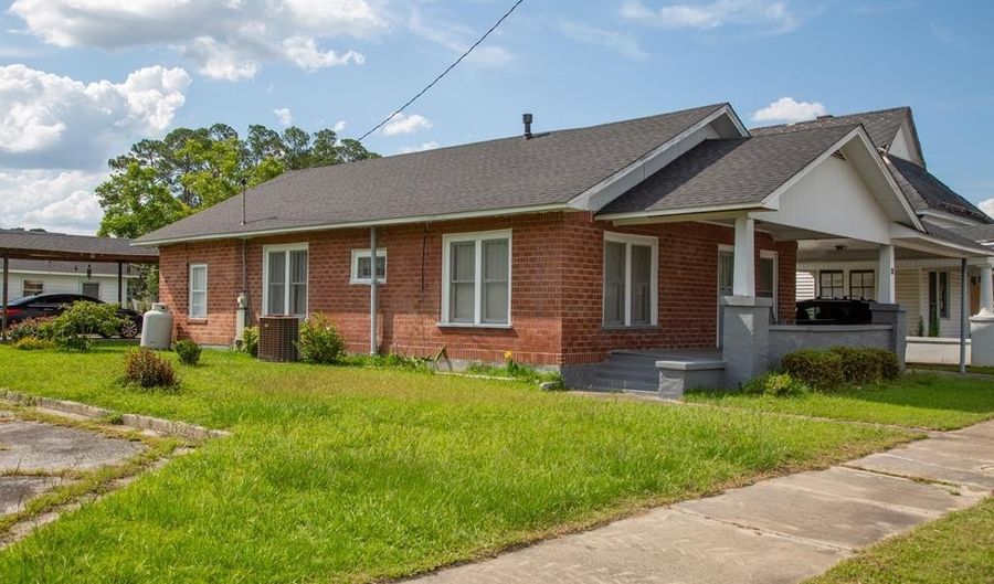 199 Anthony/Oak Sts, Baxley, GA 31513 - 3 Beds, 2 Bath