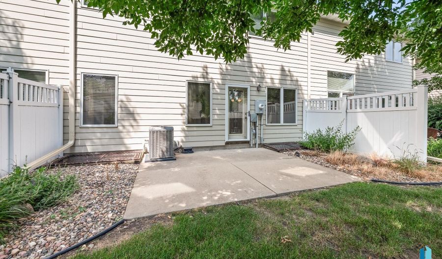 324 S Spring Pl, Brandon, SD 57005 - 2 Beds, 3 Bath