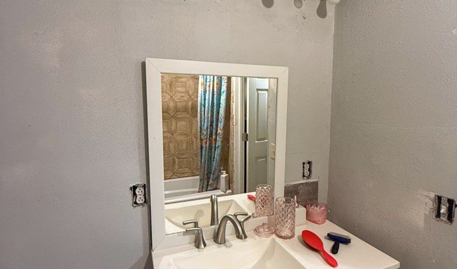 603 Park St, Anderson, MO 64831 - 1 Beds, 1 Bath
