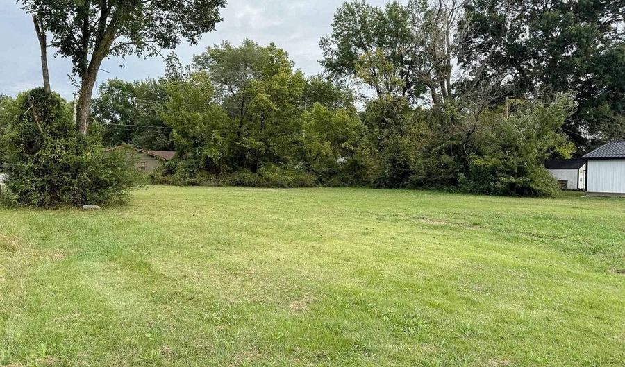 102 West Ave, Baxter Springs, KS 66713 - 0 Beds, 0 Bath