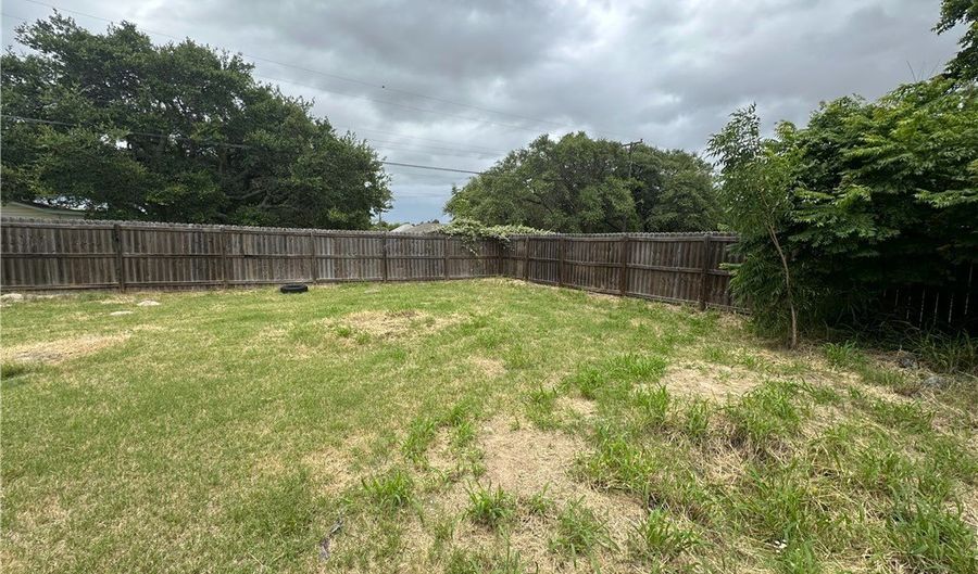 636 S 11th St, Aransas Pass, TX 78336 - 3 Beds, 3 Bath