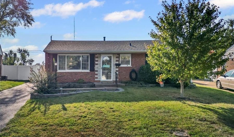 9862 Glenmont Dr, Affton, MO 63123 - 2 Beds, 1 Bath