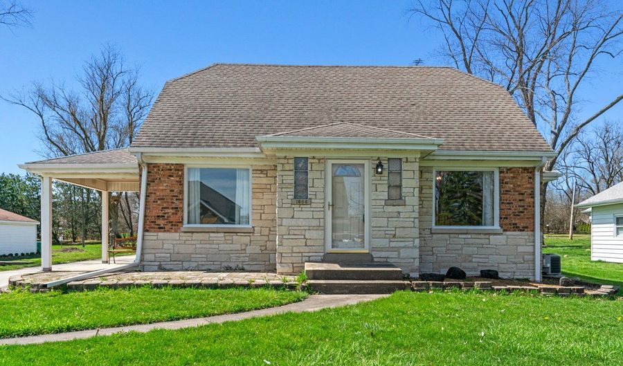 1066 S Edgewood Ave, Lombard, IL 60148 - 3 Beds, 2 Bath