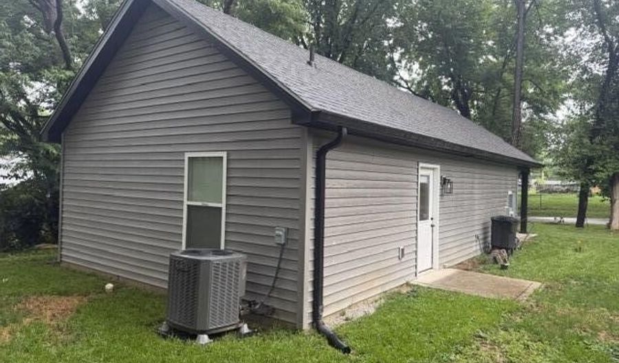 707 Edelen Ave, Bardstown, KY 40004 - 2 Beds, 2 Bath