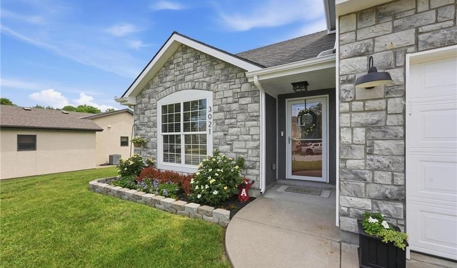 3021 N 157th St, Basehor, KS 66007 - 4 Beds, 3 Bath