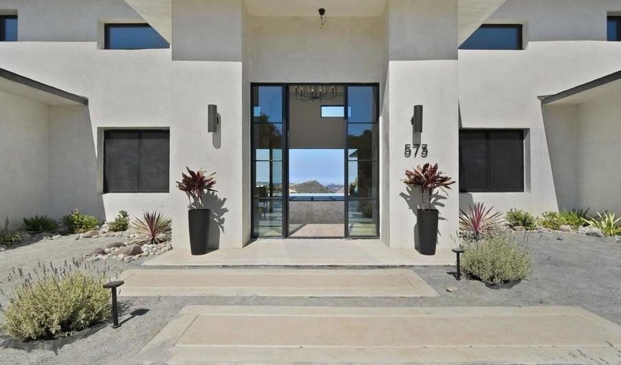 573 Lilac Ranch Rd, Alpine, CA 91901 - 4 Beds, 6 Bath