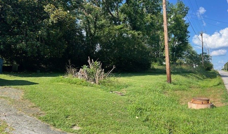 512 Main St, Baxter, TN 38544 - 3 Beds, 2 Bath