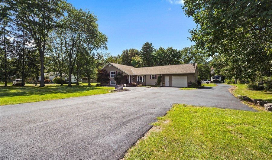 1250 N Main St, Amherst, OH 44001 - 3 Beds, 3 Bath