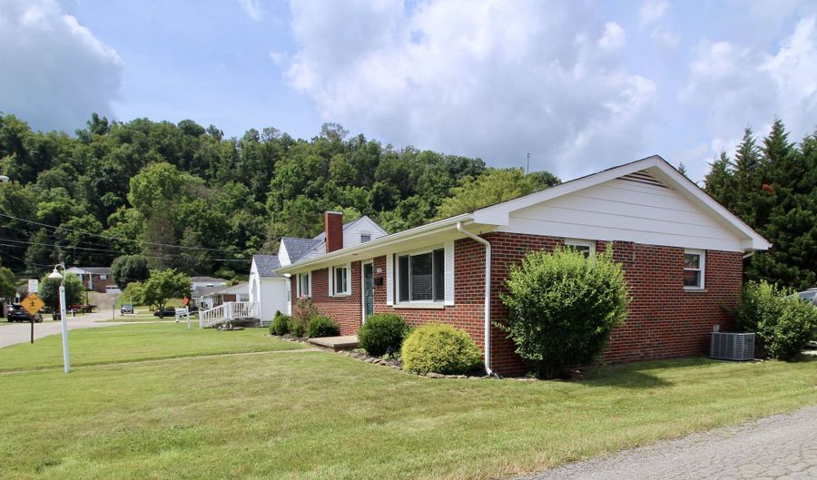 1648 Union Ave, Barboursville, WV 25504 - 3 Beds, 2 Bath