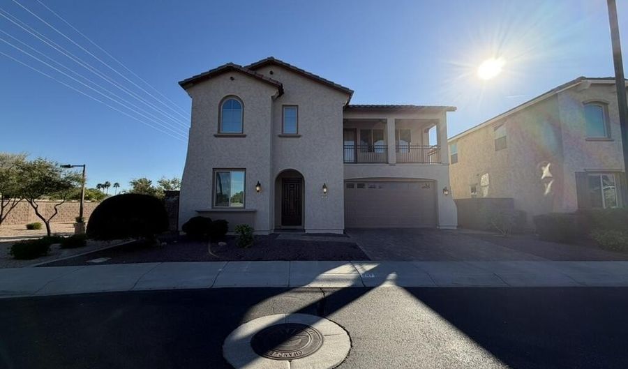 297 E KAIBAB Dr, Chandler, AZ 85249 - 5 Beds, 3 Bath