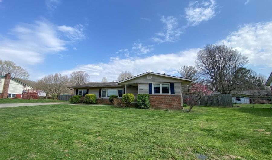 1858 Stivers Rd, Aberdeen, OH 45101 - 4 Beds, 2 Bath