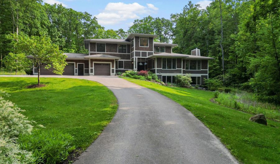 3867 Hawk Crest Rd, Ann Arbor, MI 48103 - 6 Beds, 5 Bath