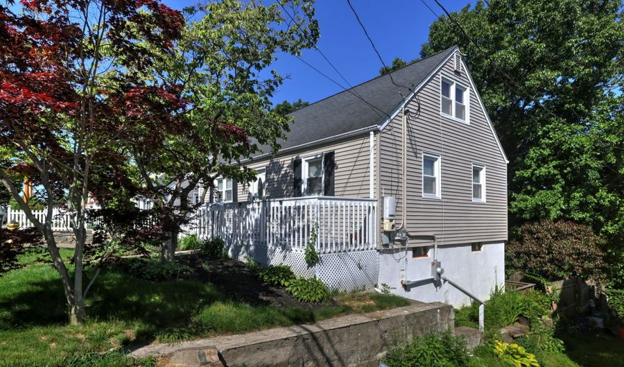 150 Hillcrest Rd, Bridgeport, CT 06606 - 4 Beds, 1 Bath