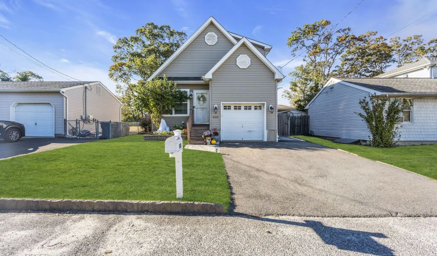 808 Beach Ave, Beachwood, NJ 08722 - 3 Beds, 2 Bath