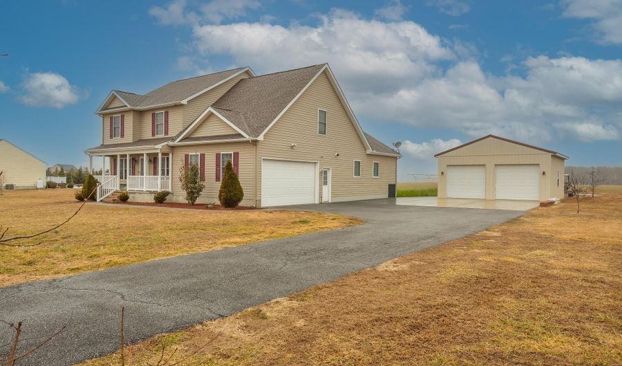 10455 SUNNYSIDE Rd, Bridgeville, DE 19933 - 4 Beds, 4 Bath