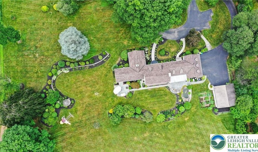 2458 Riverbend Rd, Allentown, PA 18103 - 5 Beds, 4 Bath