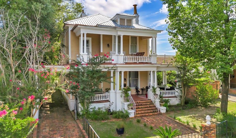 804 N JEFFERSON St, Albany, GA 31701 - 5 Beds, 3 Bath