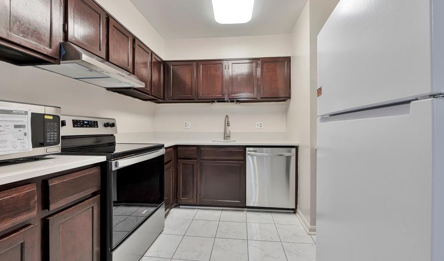 6155 EDSALL Rd N, Alexandria, VA 22304 - 2 Beds, 2 Bath